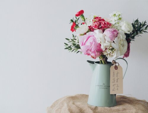 How To Photograph & Edit Your Florals (When You’re Not a Photographer)